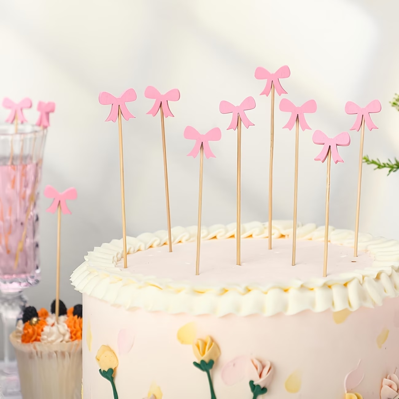 Wooden Bow Cocktail Picks 100P - огляд і ціна Centerpiece Stick